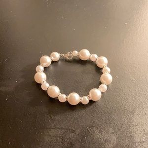 Here is a handmade pearl bracelet